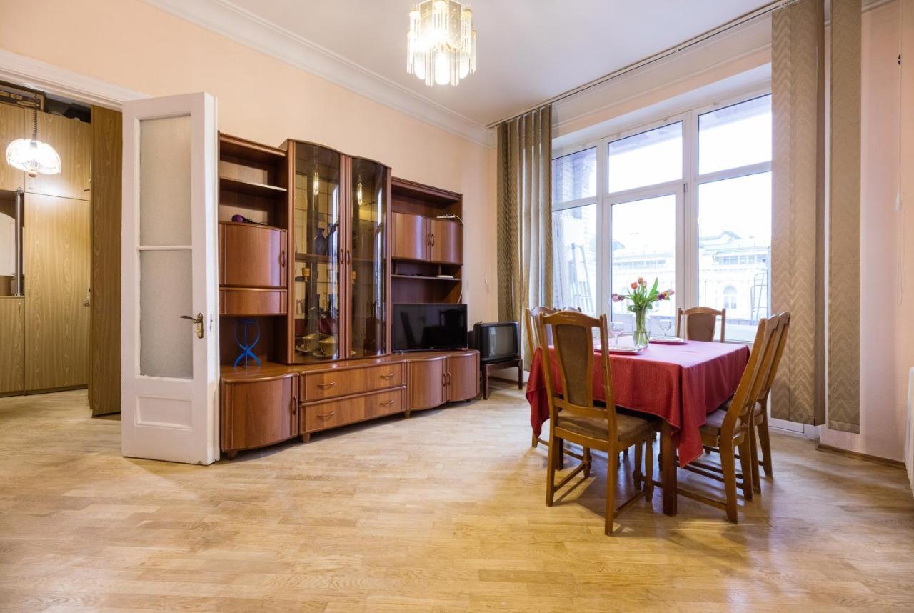 Apartment With Lovely View Kijev Kültér fotó